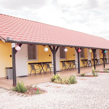 Hagyma Panzio Bed & Breakfast Makó